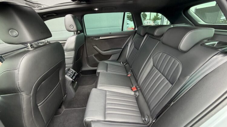 Superb Kombi 2,0TDi Sportline 4×4 AHK Pano Canton