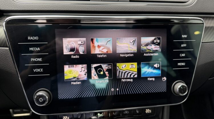Superb Kombi 2,0TDi Sportline 4×4 AHK Pano Canton