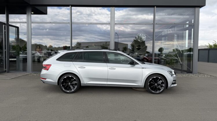 Superb Kombi 2,0TDi Sportline 4×4 AHK Pano Canton