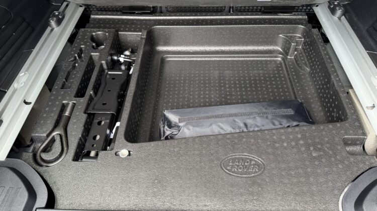 Defender 110 75th Limited Edition AHK 360° Leder