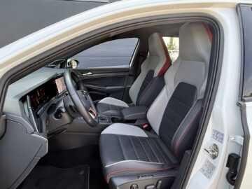Golf VIII GTI Leder 19″ HK Sound ACC DCC Pano