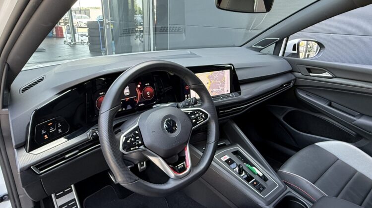 Golf VIII GTI Leder 19″ HK Sound ACC DCC Pano