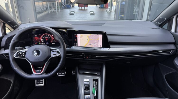 Golf VIII GTI Leder 19″ HK Sound ACC DCC Pano