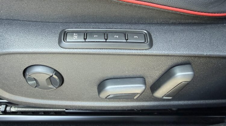Golf VIII GTI Leder 19″ HK Sound ACC DCC Pano