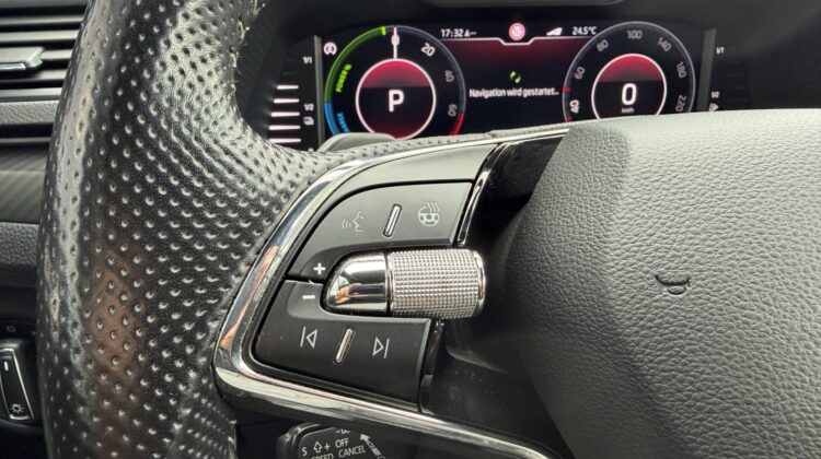 Superb 1,4TSi PlugIn Kombi Sportline iV AHK Sthz