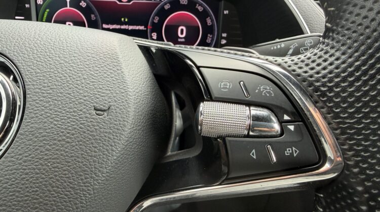 Superb 1,4TSi PlugIn Kombi Sportline iV AHK Sthz