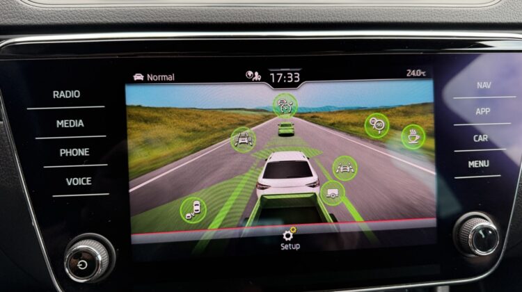 Superb 1,4TSi PlugIn Kombi Sportline iV AHK Sthz