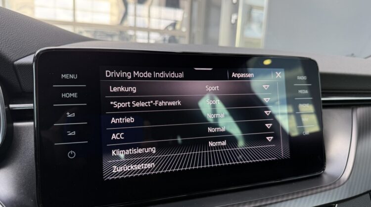 Kamiq Monte Carlo DSG 18″ Navi AHK VC ACC