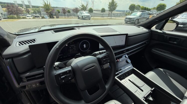 Santa Fe Hybrid 4WD Blackline Pano Leder Kühlung