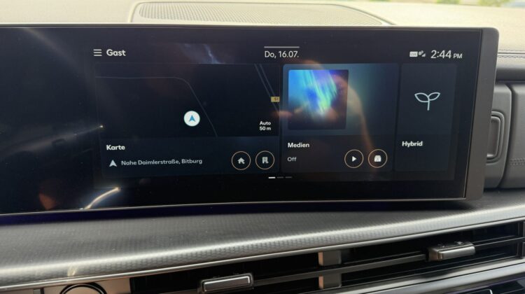 Santa Fe Hybrid 4WD Blackline Pano Leder Kühlung