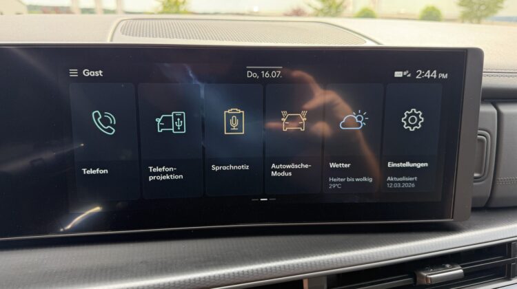 Santa Fe Hybrid 4WD Blackline Pano Leder Kühlung