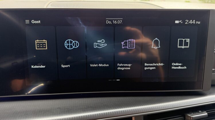 Santa Fe Hybrid 4WD Blackline Pano Leder Kühlung