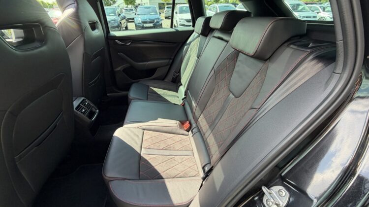 Octavia 2,0TDi Combi RS Pano 19″ Alcan. Massage