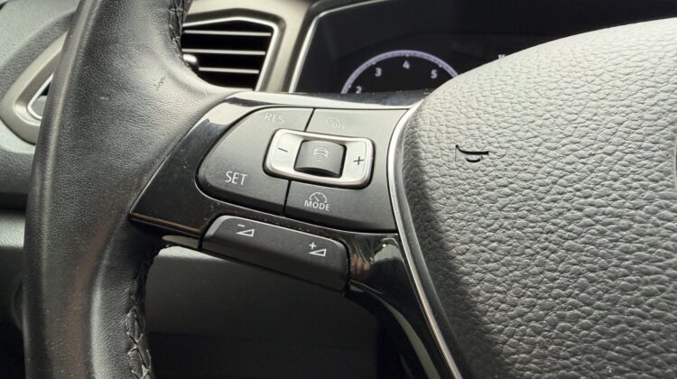 T-Roc Style Kamera AHK MFL Tempomat PDC 2x