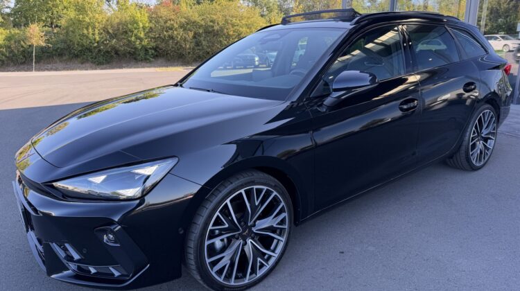 Leon Sportstourer 2.0TSI 4Drive Pano Schalensitz