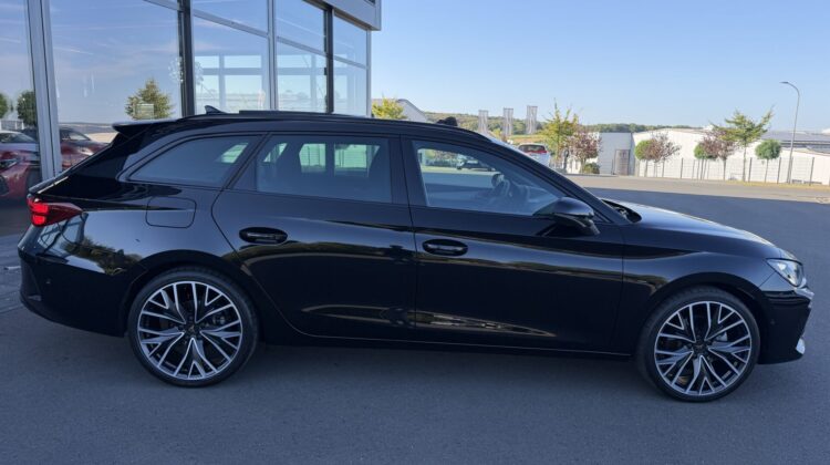Leon Sportstourer 2.0TSI 4Drive Pano Schalensitz