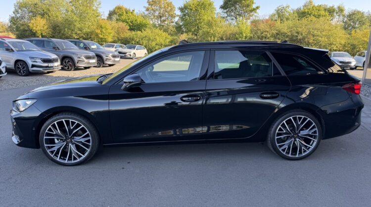 Leon Sportstourer 2.0TSI 4Drive Pano Schalensitz
