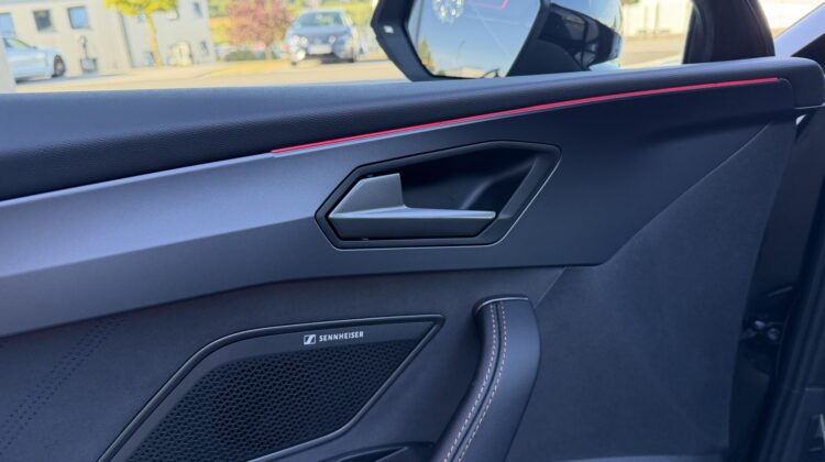 Leon Sportstourer 2.0TSI 4Drive Pano Schalensitz