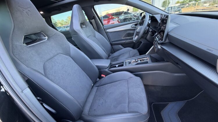 Leon Sportstourer 2.0TSI 4Drive Pano Schalensitz