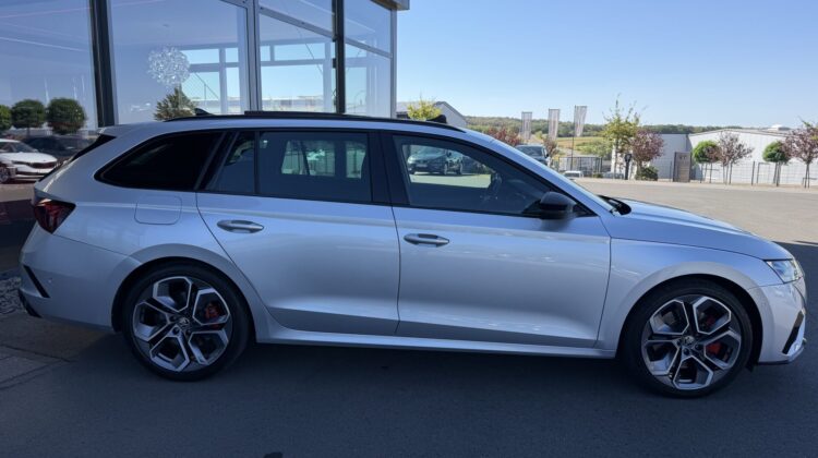 Octavia Kombi 2,0TSi RS Pano AHK 19″ Matrix ACC