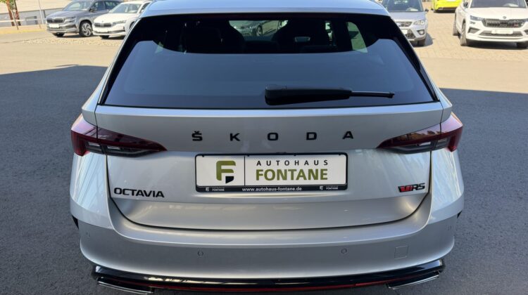 Octavia Kombi 2,0TSi RS Pano AHK 19″ Matrix ACC