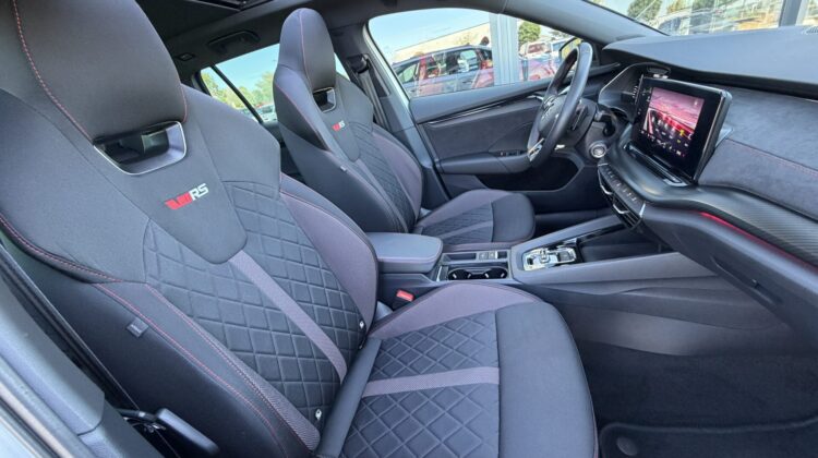 Octavia Kombi 2,0TSi RS Pano AHK 19″ Matrix ACC