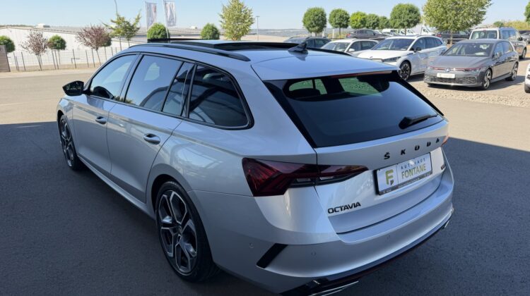 Octavia Kombi 2,0TSi RS Pano AHK 19″ Matrix ACC