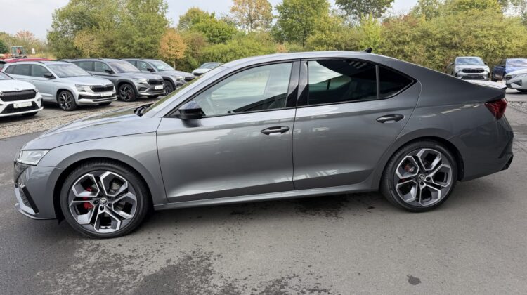 Octavia Limo 2,0TDi RS 4×4 19″ AHK Leder Standheizung