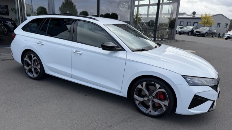 Octavia Kombi 2.0TSI RS 19″ Virtual Facelift ACC