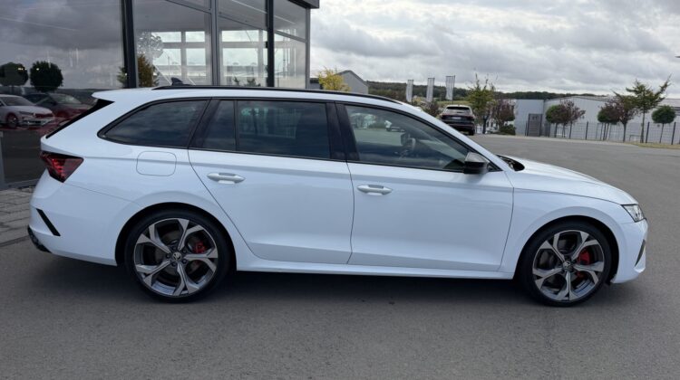 Octavia Kombi 2.0TSI RS 19″ Virtual Facelift ACC