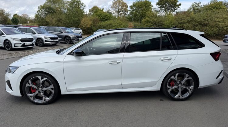 Octavia Kombi 2.0TSI RS 19″ Virtual Facelift ACC