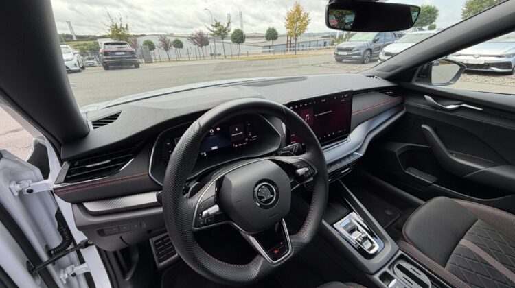 Octavia Kombi 2.0TSI RS 19″ Virtual Facelift ACC