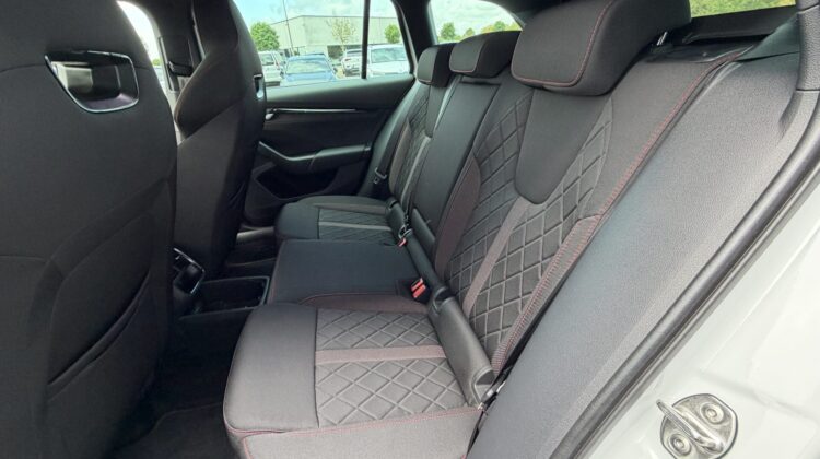 Octavia Kombi 2.0TSI RS 19″ Virtual Facelift ACC