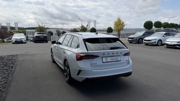 Octavia Kombi 2.0TSI RS 19″ Virtual Facelift ACC